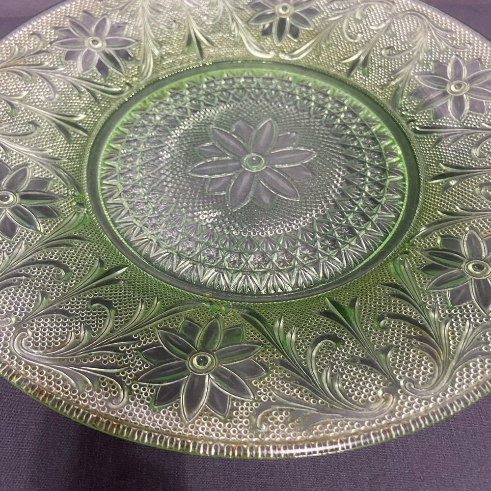 Vintage Uranium Tiara INDIANA GLASS Chantilly Green 10" Dinner Plate Replacement - Picture 10 of 17